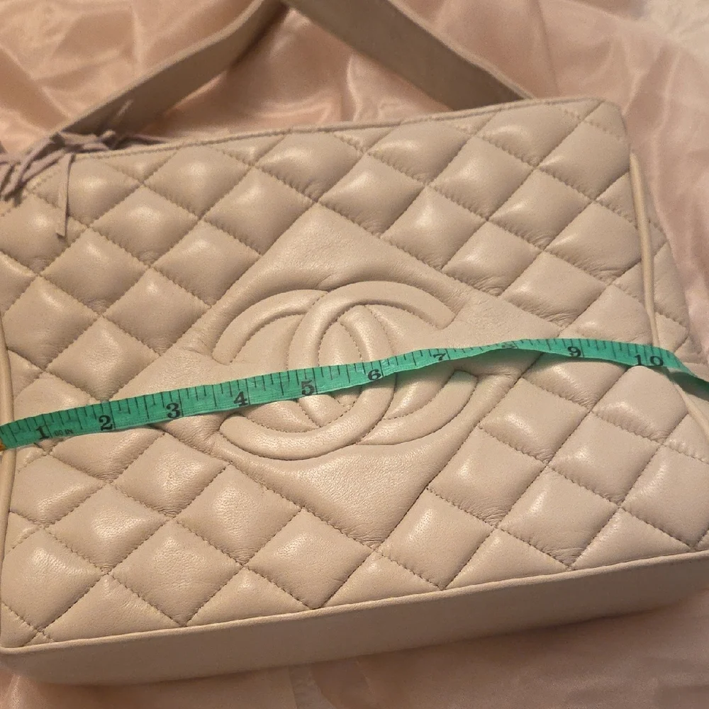 NWOT Chic Ivory Quilted Soft Genuine Leather Shoulder Bag - Picture 6 of 13